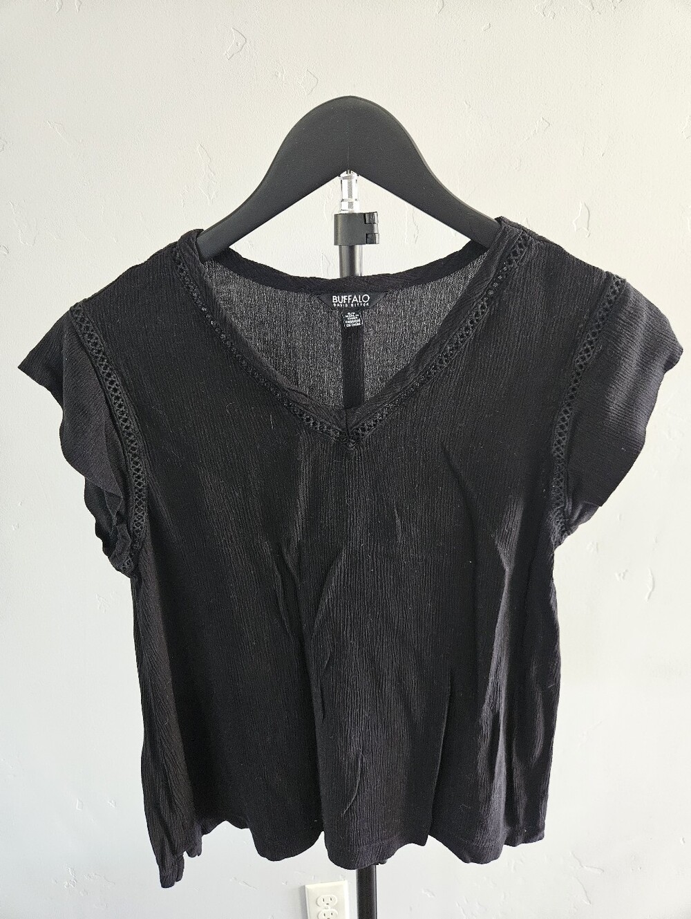 Buffalo David Bitton women's short sleeve V-neck pullover top in black